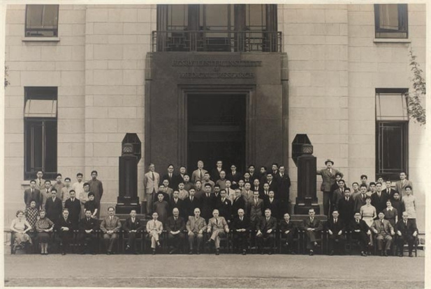 图为1935年5月，雷士德医学研究院全体成员合影.jpg