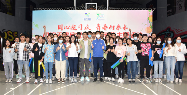 2022年，公司团员青年开展五四运动合影1.jpg
