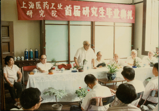 1978年，上海医药工业研究院第一届研究生结业仪式。.jpg