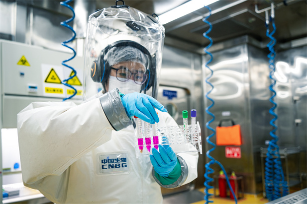2020年7月1日，中国首家新冠疫苗研发P3高品级生物清静实验室在武汉生物制品研究所完工。这是海内人世熏染病领域首家企业运营的P3实验室，可从事细胞水平、啮齿动物与非人灵长类动物水平试验，知足新发突发熏染病疫苗临床前研发的需要。现在已是疫苗领域新发突发熏染病研究的主要实验平台。.jpg
