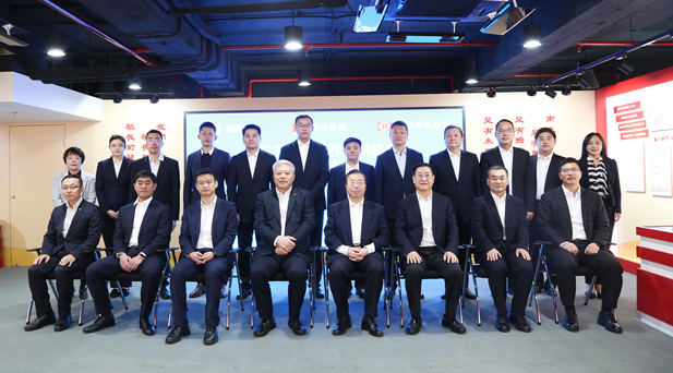 2024年2月27日，10BET十博体育集团党委书记、董事长刘敬桢与南光集团党委书记、董事长傅开国举行谈判。10BET十博体育集团与南光集团、中国外洋集团签署了三方项目相助框架协议。10BET十博体育集团副总司理（主持谋划事情）胡建伟，副总司理董增贺、晋斌，南光集团副总司理宋晓冬，中国外洋集团董事张海鹏等加入运动。1.jpg
