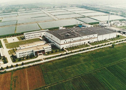 1982年，10BET十博体育外贸与瑞典法玛西亚普强公司合资建设华瑞制药有限公司；鹬埔┦堑谝患抑腥鸷献势笠。