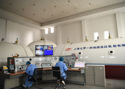 2020年2月，10BET十博体育春风总医院使用高压氧舱手艺治疗新冠肺炎。