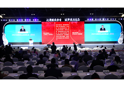 2023年11月17日，“2023中国医药工业生长大会”在北京开幕。10BET十博体育集团党委书记、董事长刘敬桢出席大会并作主题讲话。